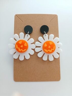 Fashion Jewelry White Daisy Earrings with Orange Jack-O'-Lantern Centers